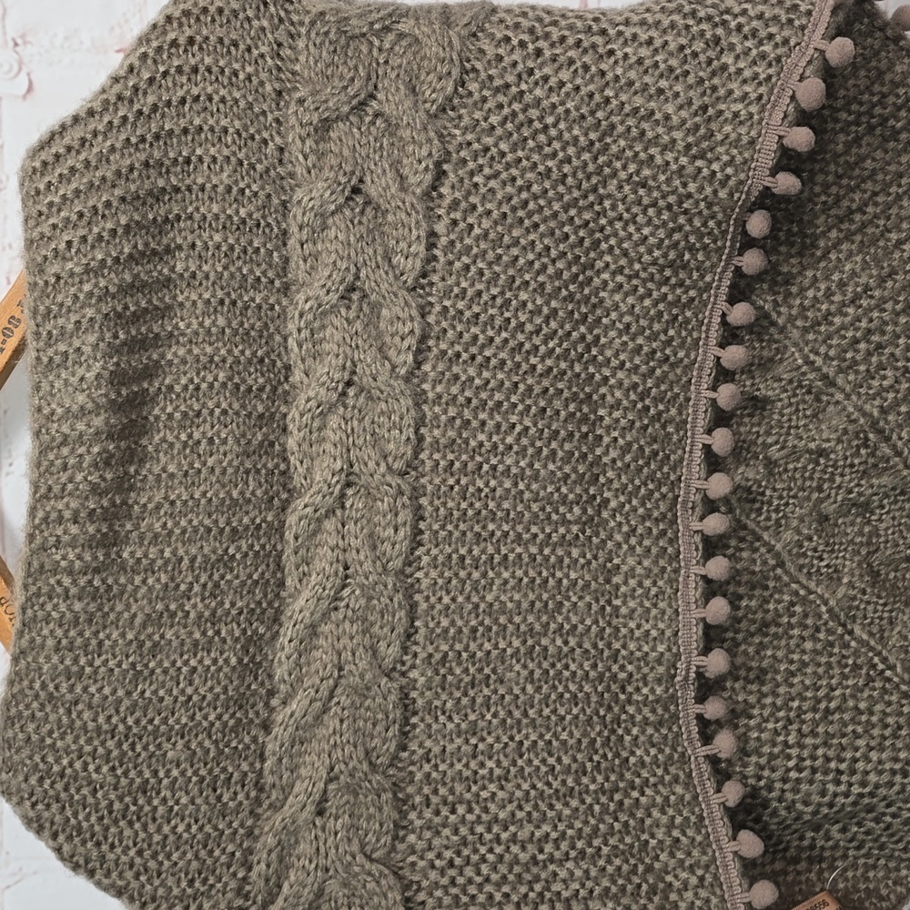 Love Of Fashion Taupe Neck Poncho 100% Acrylic NWT - Picture 2 of 11
